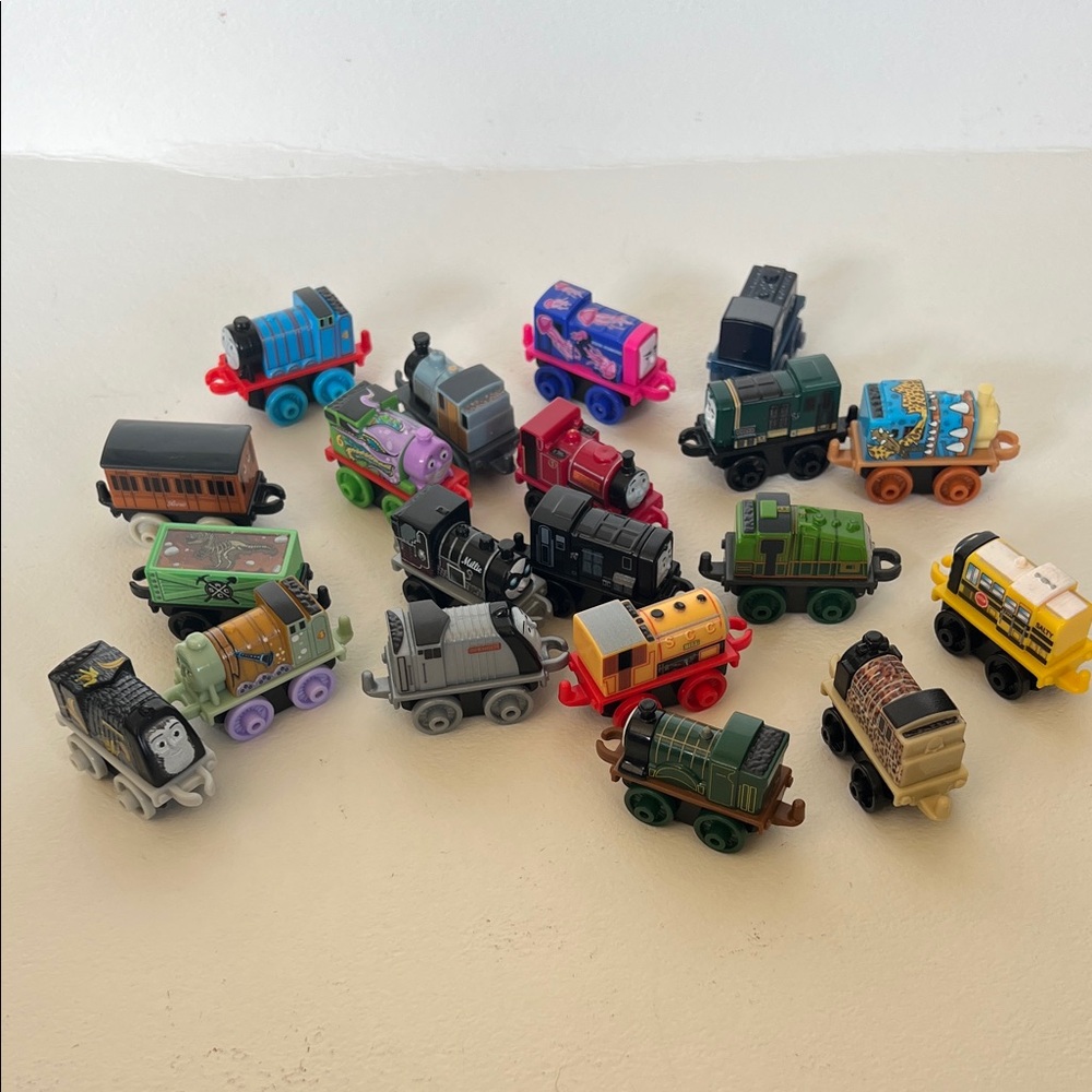20 Mini Thomas & Friends Colorful Train Set